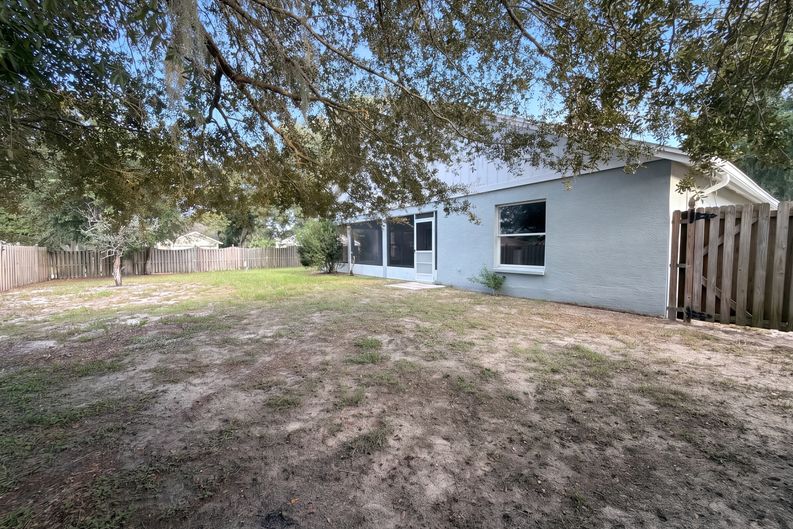 Photo 39 of 41 of 9703 Glenpointe Dr, Riverview, FL