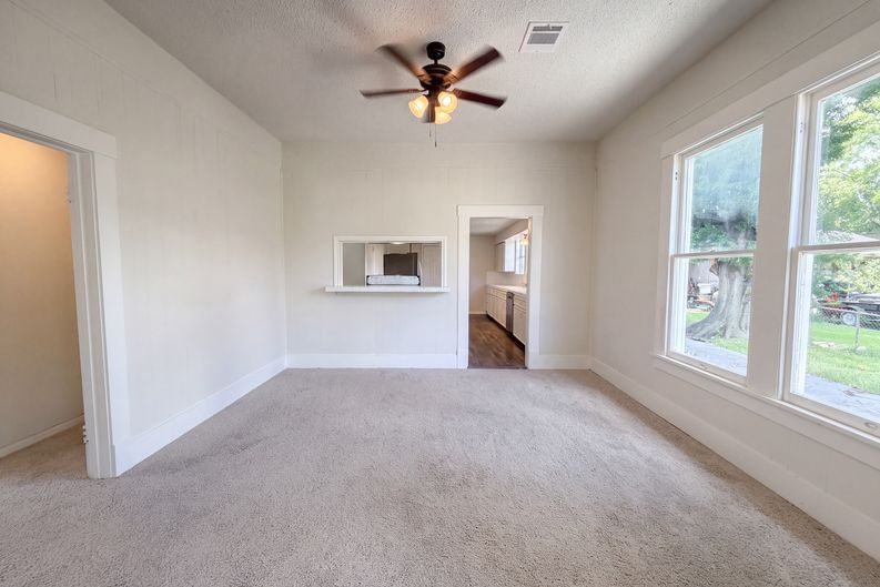 Photo 8 of 26 of 714 Bolling Ln, Houston, TX