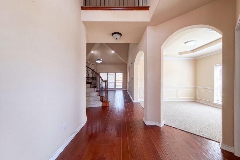 Photo 8 of 29 of 409 Lone Oak Ct, Kennedale, TX