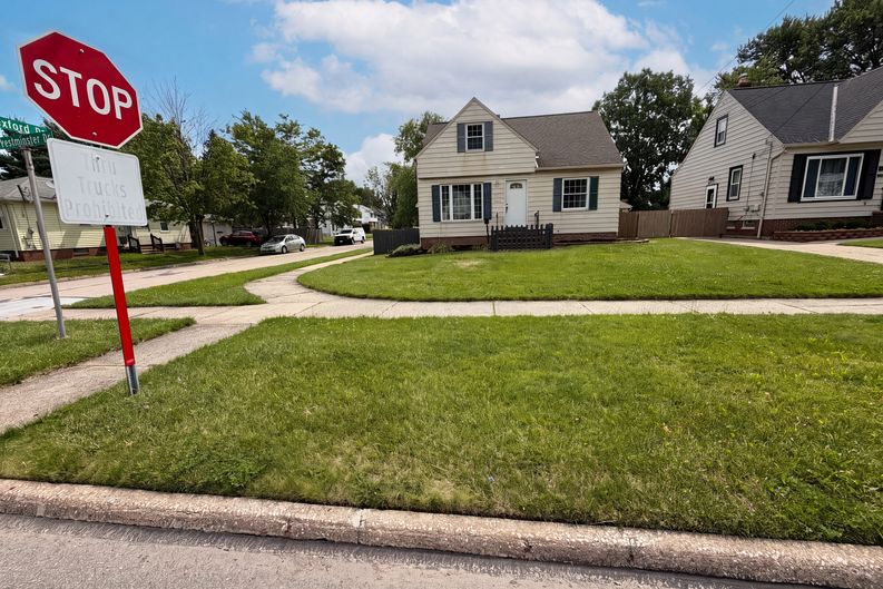 Photo 18 of 24 of 6437 Westminster Dr, Cleveland, OH