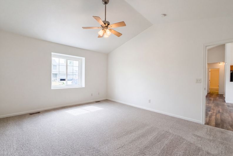 Photo 4 of 28 of 4098 La Junta Dr, Loveland, CO