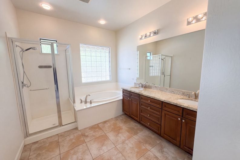 Photo 13 of 23 of 16148 W Glenrosa Ave, Goodyear, AZ