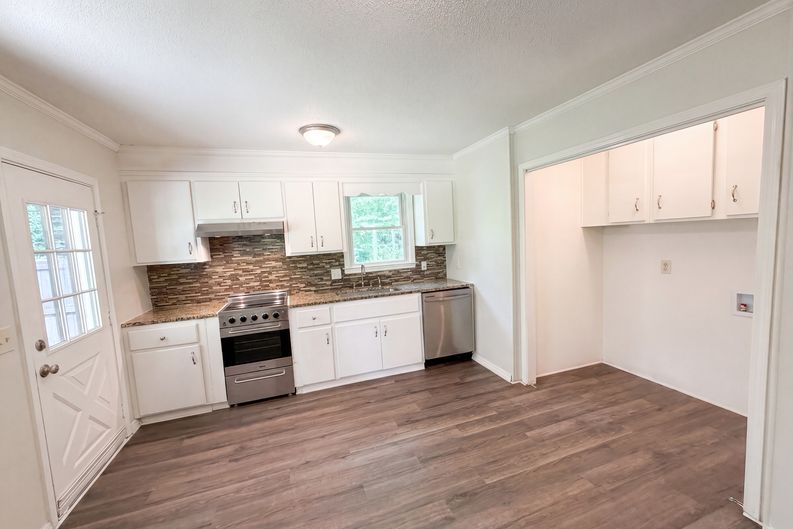 Photo 7 of 23 of 1328 Baffin Bay Rd, Columbia, SC