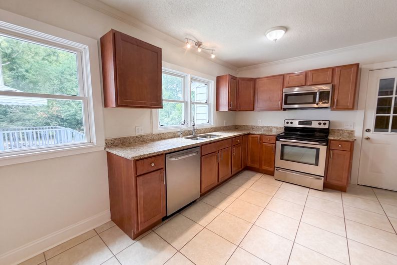 Photo 7 of 21 of 5710 Edgehill Rd, Sumter, SC