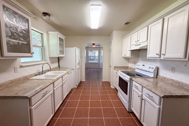 Photo 13 of 17 of 3707 Gowen Ct, Killeen, TX