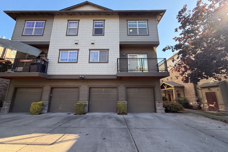 Photo 18 of 24 of 632 NE Garswood Ln, Beaverton, OR