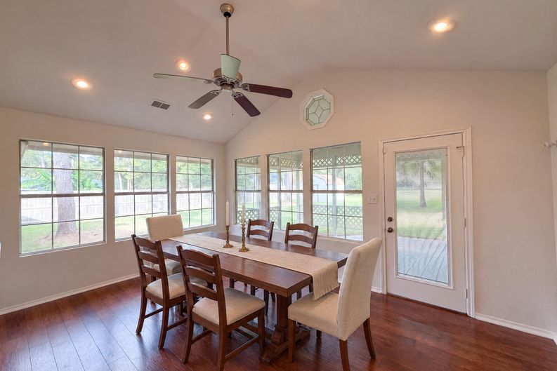 Photo 5 of 19 of 1119 Coe Rd, Pinehurst, TX