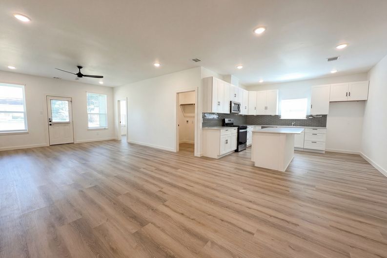Photo 8 of 17 of 15376 Coaltown Rd, Willis, TX
