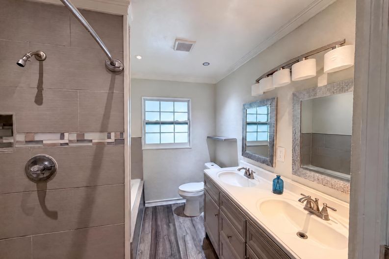 Photo 14 of 18 of 1823 Lori Ln W, Lakeland, FL