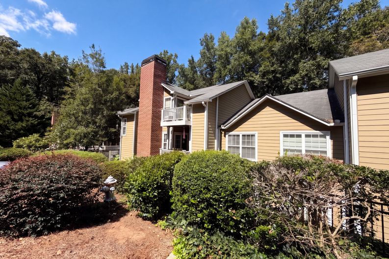 Photo 12 of 32 of 2090 River Heights Walk SE, Marietta, GA