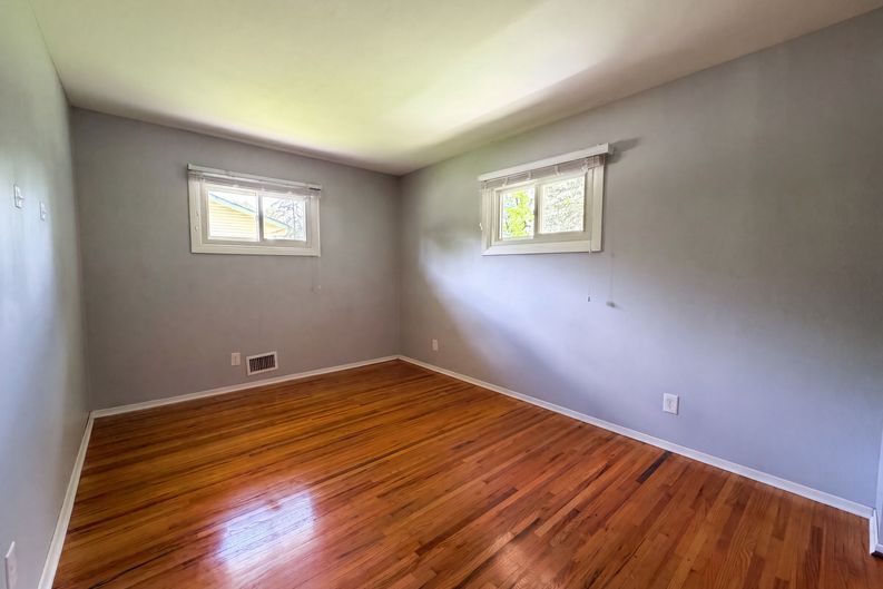 Photo 11 of 24 of 18220 Duck Lake Trl, Eden Prairie, MN