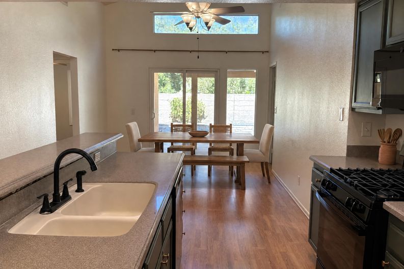 Photo 6 of 16 of 7776 Somerset Ln, Highland, CA