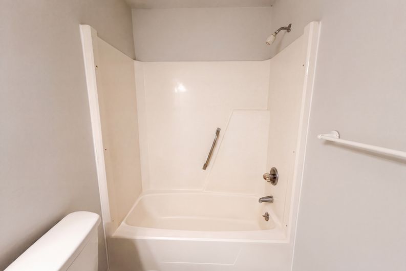 Photo 13 of 25 of 4614 Hickory Grove Rd, Mount Holly, NC