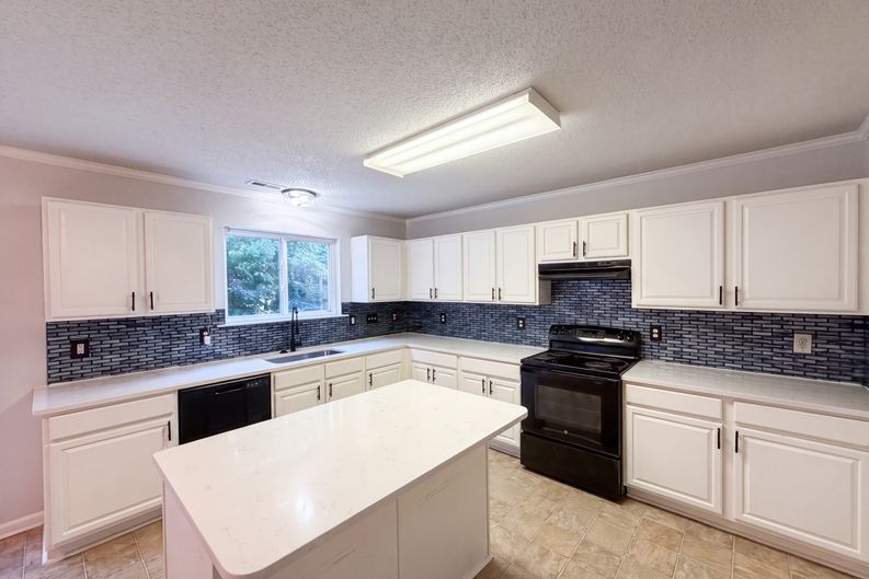 Photo 7 of 18 of 2502 Harwood Hills Ln, Charlotte, NC