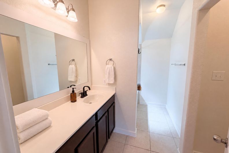 Photo 19 of 27 of 2101 Rivers Edge Way, Austin, TX