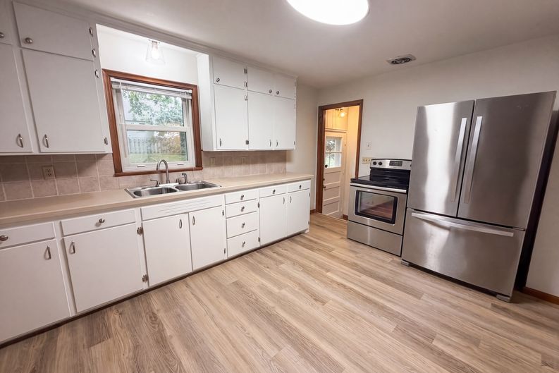 Photo 6 of 22 of 2804 Churchill St, Roseville, MN