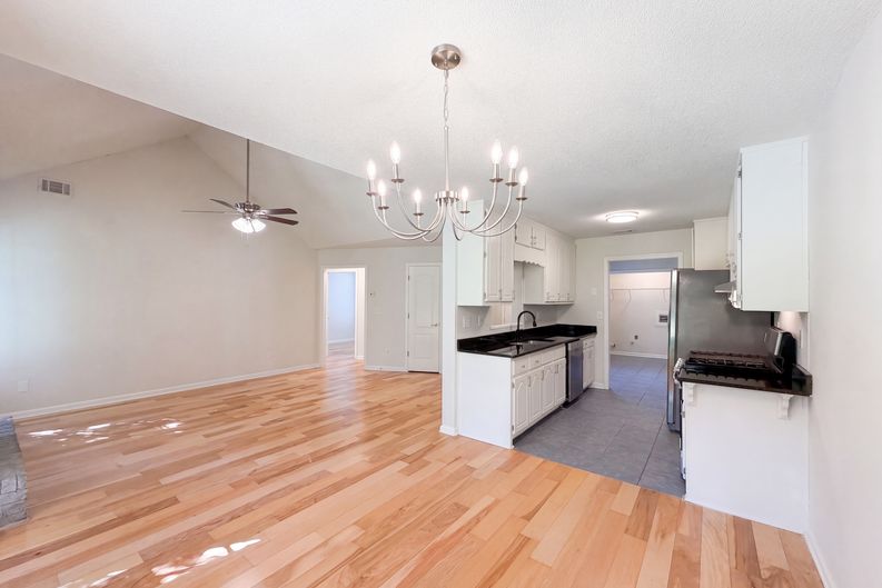 Photo 12 of 26 of 105 Nanci Ct, Stockbridge, GA