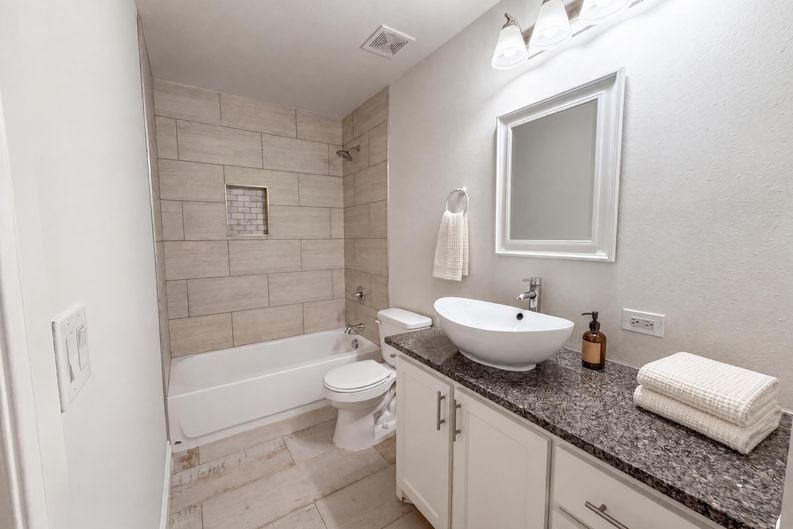 Photo 14 of 20 of 709 W Hull St, Denison, TX