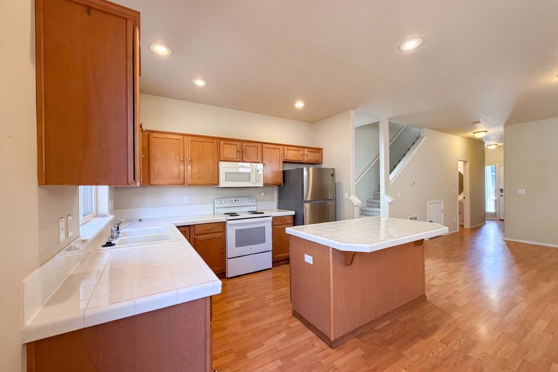 Photo 7 of 19 of 17615 SW Falling Leaf Ct, Beaverton, OR