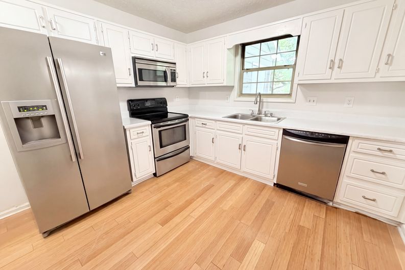 Photo 9 of 23 of 4558 Coopers Creek Pl SE, Smyrna, GA