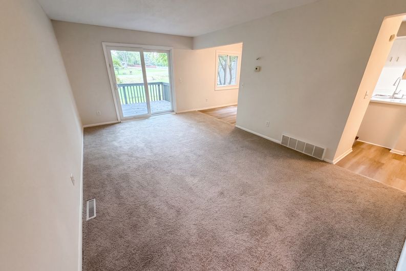 Photo 3 of 22 of 15391 Trillium Cir, Eden Prairie, MN