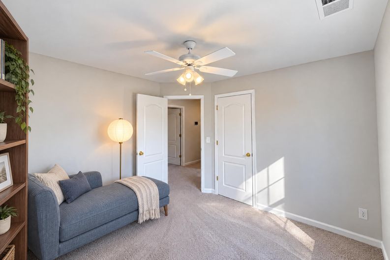 Photo 15 of 31 of 1041 Topaz Ln, Lithia Springs, GA