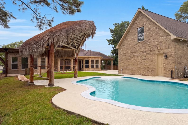 Photo 16 of 69 of 1005 Lewis Dr, Kemah, TX