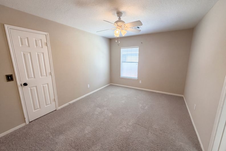 Photo 16 of 25 of 19401 Atasca Oaks Dr, Humble, TX