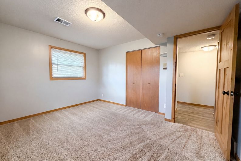 Photo 14 of 25 of 608 Lower Heritage Way, Farmington, MN