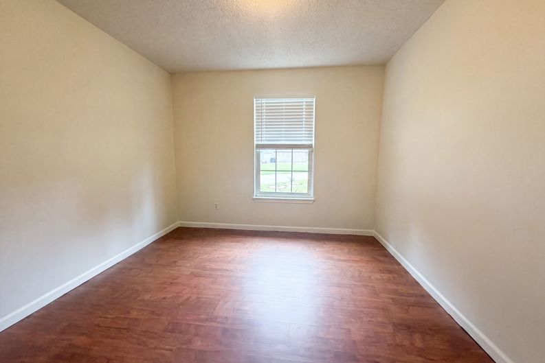 Photo 18 of 22 of 841 Chalmet Ln, Jacksonville, FL