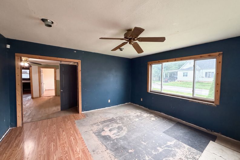 Photo 3 of 27 of 309 B St NE, Linton, IN