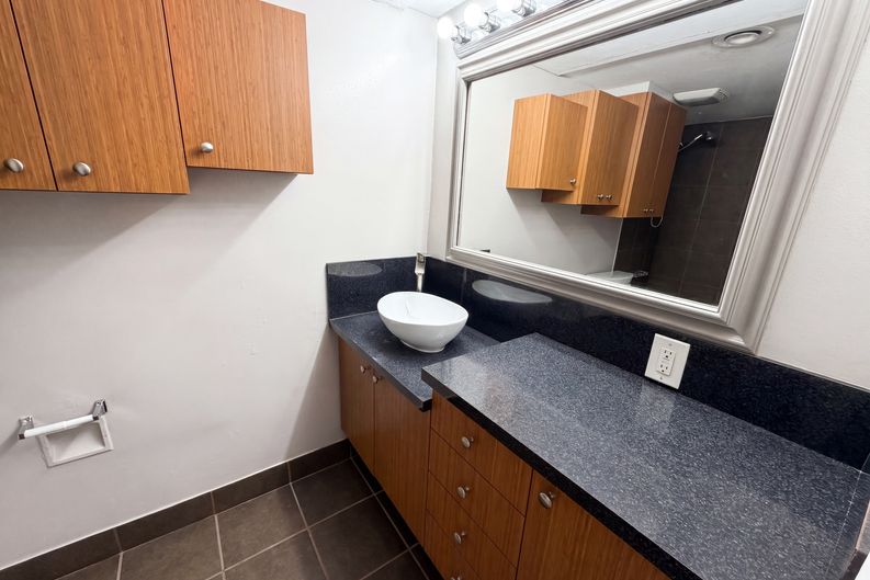 Photo 11 of 17 of 3938 W Alabama St, Houston, TX