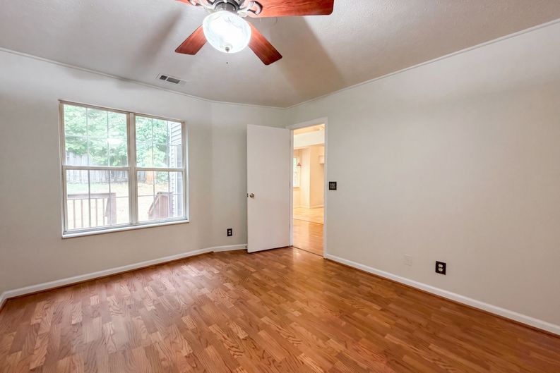 Photo 4 of 18 of 4046 Farmingham Woods Dr, Hermitage, TN