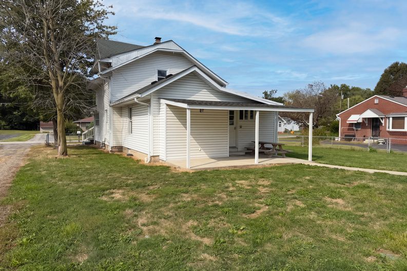 Photo 5 of 20 of 5125 S Walcott St, Indianapolis, IN