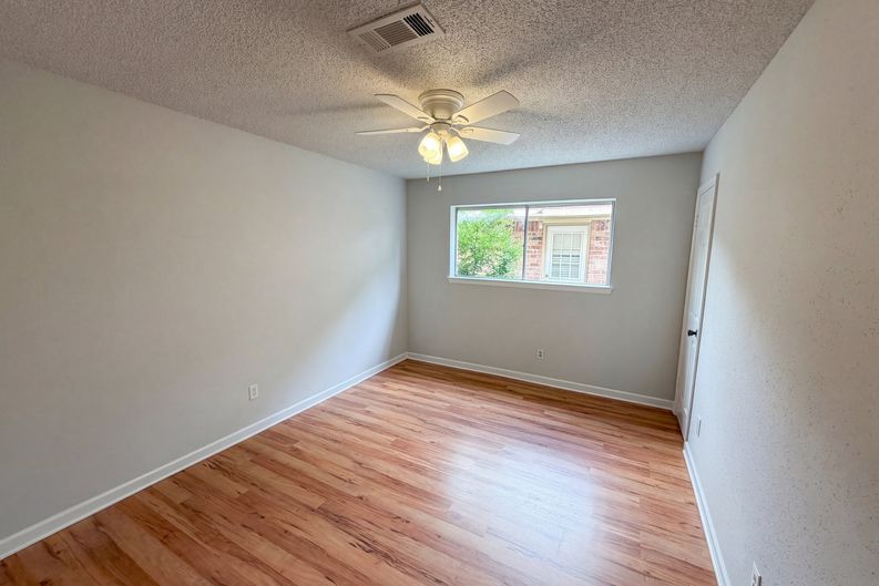 Photo 16 of 21 of 1902 New Orleans St, Deer Park, TX