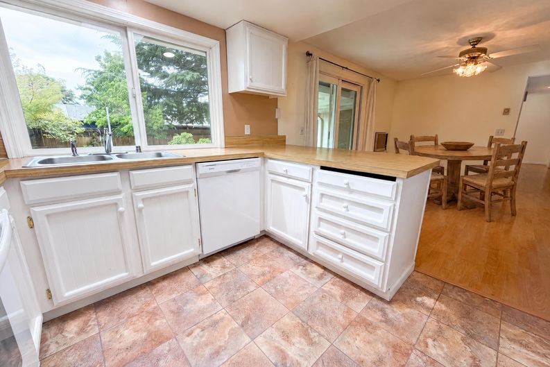 Photo 6 of 21 of 2908 NE 103rd Ave, Vancouver, WA