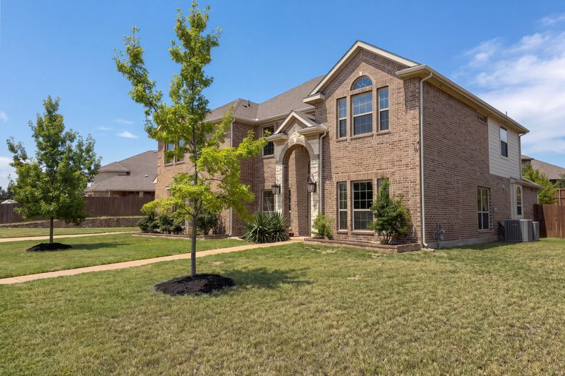 Photo 34 of 38 of 908 Heath Creek Dr, Desoto, TX