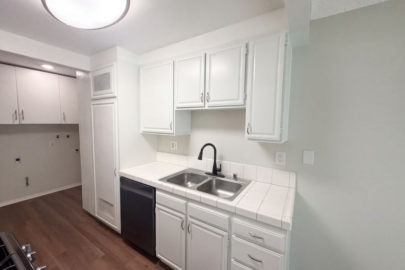 Photo 8 of 27 of 912 S Mountain Ave, Ontario, CA