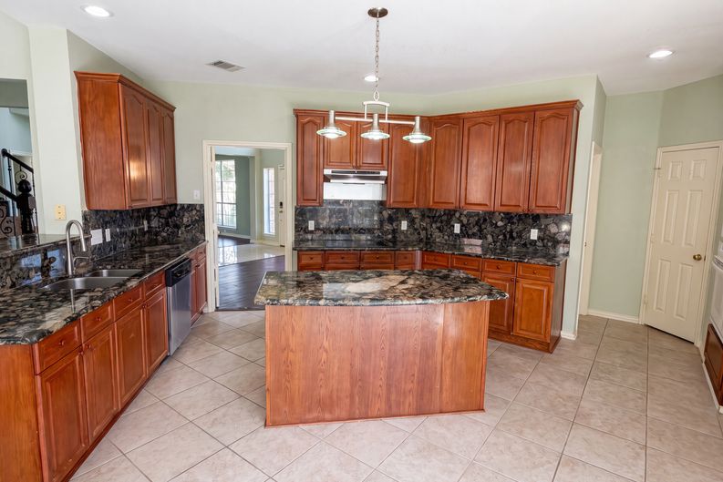 Photo 8 of 22 of 3606 Fairlands Dr, Richardson, TX