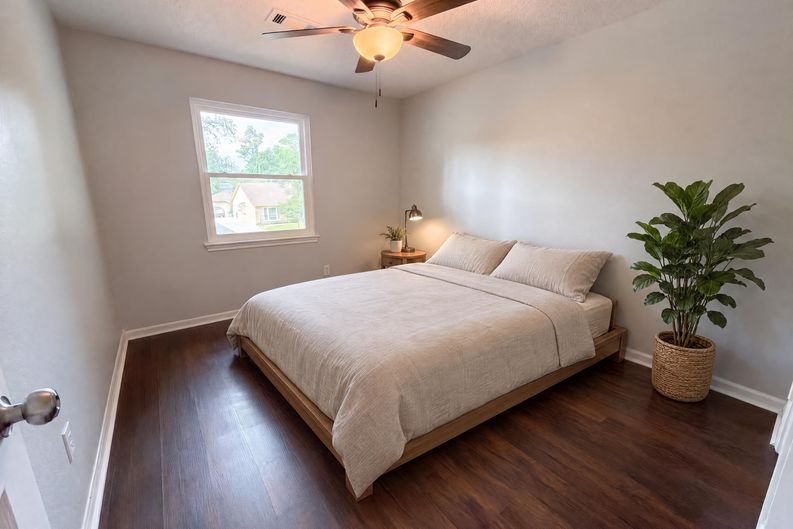 Photo 18 of 25 of 16121 Lakeview Dr, Jersey Village, TX