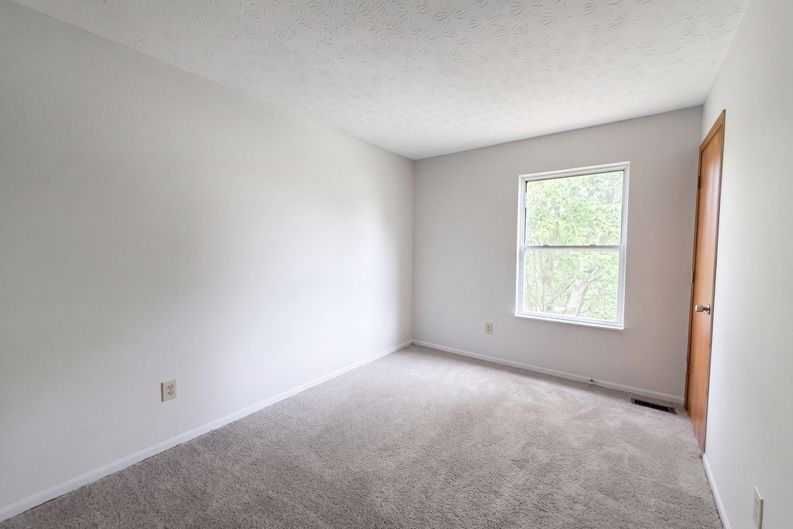 Photo 11 of 19 of 208 Isaac Tharp St, Pataskala, OH