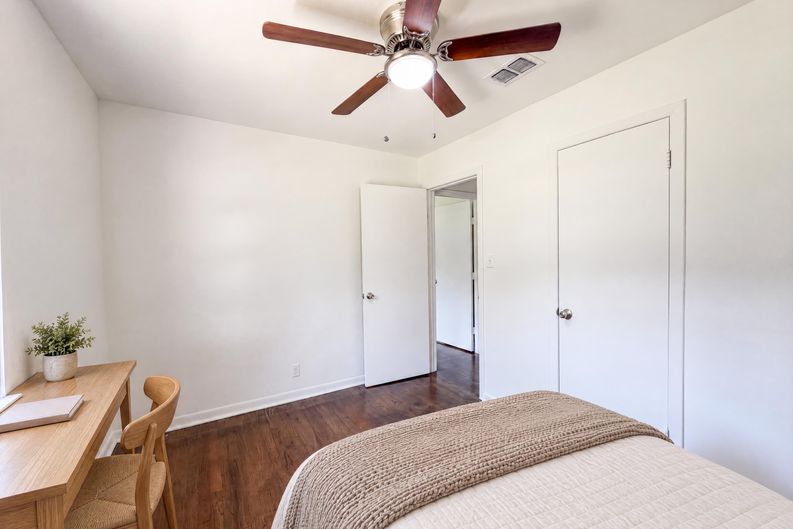 Photo 12 of 16 of 1213 S Ridgeway Dr, Cleburne, TX