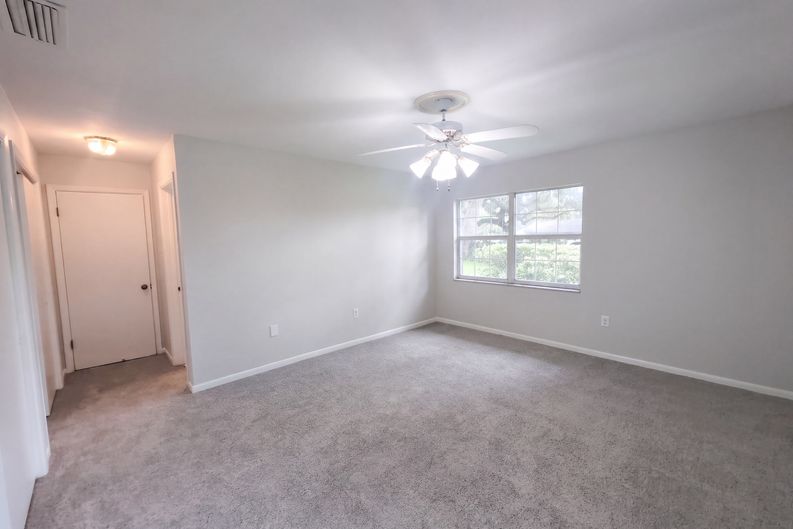 Photo 4 of 28 of 1310 SE 38th Ct, Ocala, FL