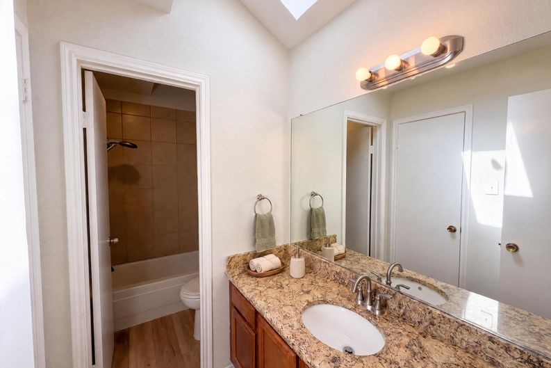 Photo 11 of 16 of 5624 Shady Springs Trl, Fort Worth, TX
