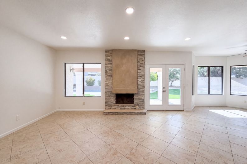Photo 7 of 38 of 13816 N 50th St, Scottsdale, AZ