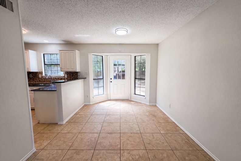 Photo 6 of 27 of 4300 Windwillow Ct, Fort Worth, TX
