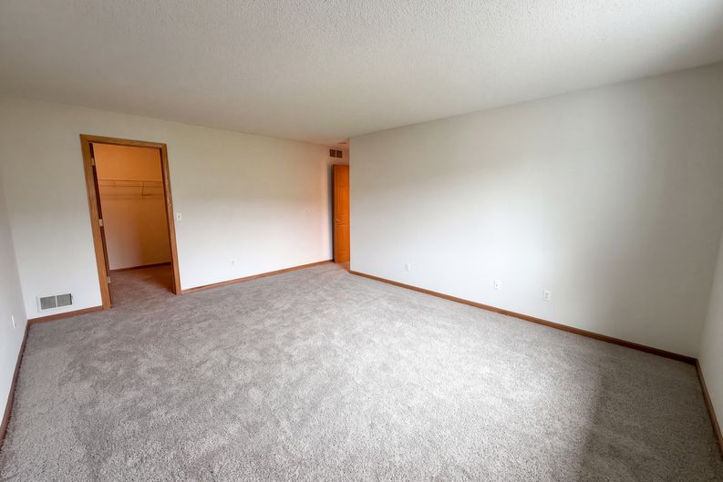 Photo 10 of 17 of 3130 Juniper Ln, Woodbury, MN