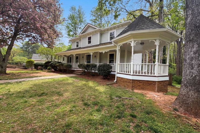 Photo 9 of 31 of 4479 Alpine Ct, Snellville, GA