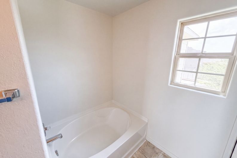 Photo 18 of 25 of 10335 Dawson Hill Ln, Houston, TX