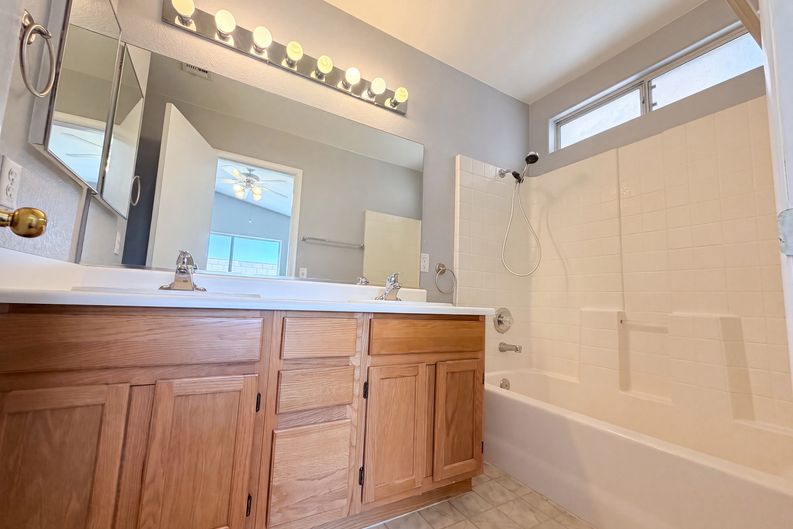 Photo 18 of 33 of 9121 Indian Breeze Dr, Las Vegas, NV